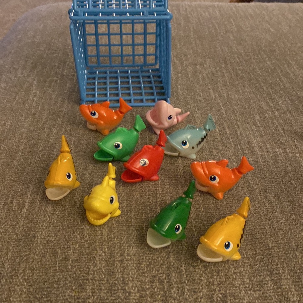 Set of 10 Plastic Fish Bath Toys & Blue wash thru cage